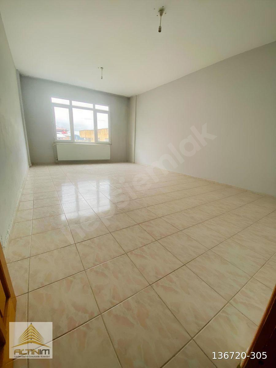 BERGAMA ESTERGON CADDESİNDE FERAH VE AYDINLIK 3+1 SATILIK DAİRE