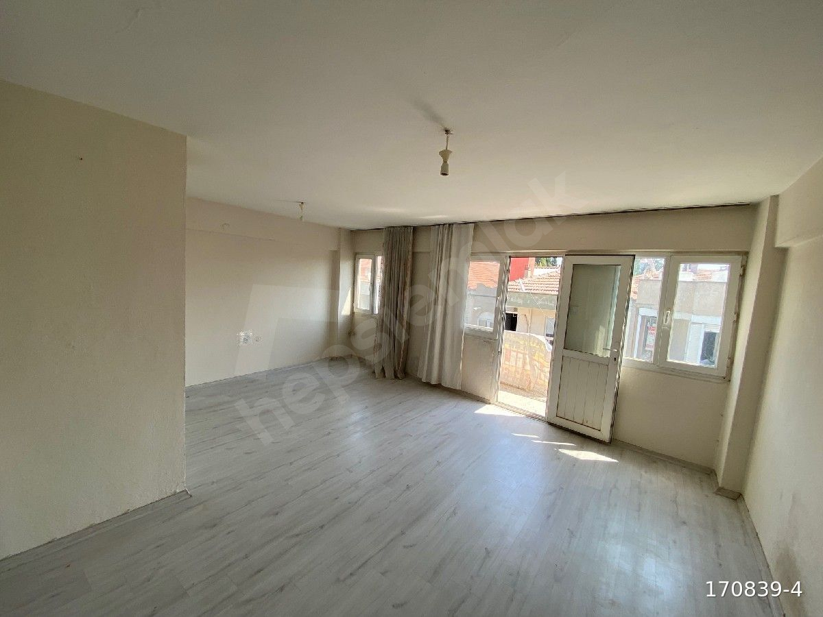 BORNOVA KAZİMDİRİK MAHALLESİ KÜÇÜKPARKTA SATILIK DAİRE