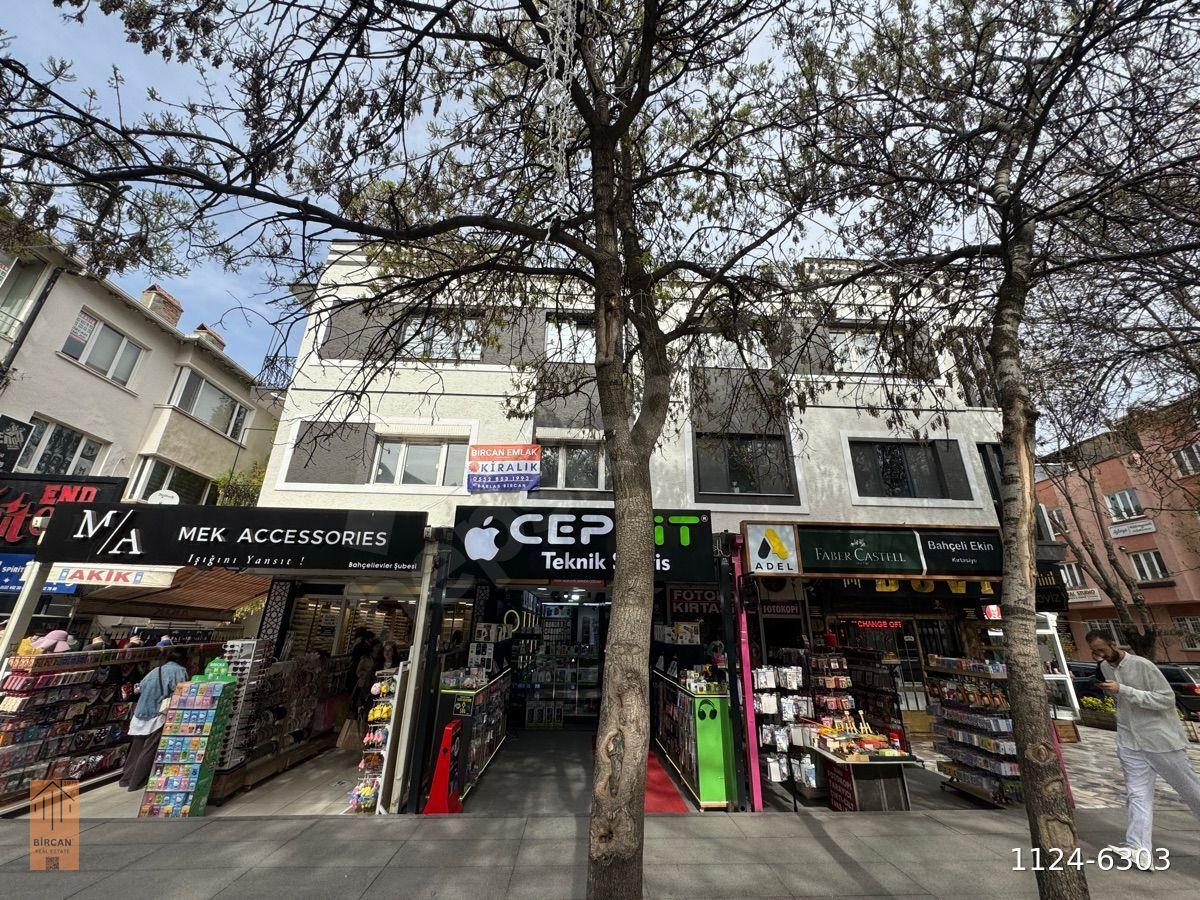 BAHÇELİEVLER 7.CADDE'DE BİRCANDAN 1.KAT ÖN CADDE MANZARALI 2+1 100m² MERKEZİ SİSTEMLİ BAKIMLI DAİRE