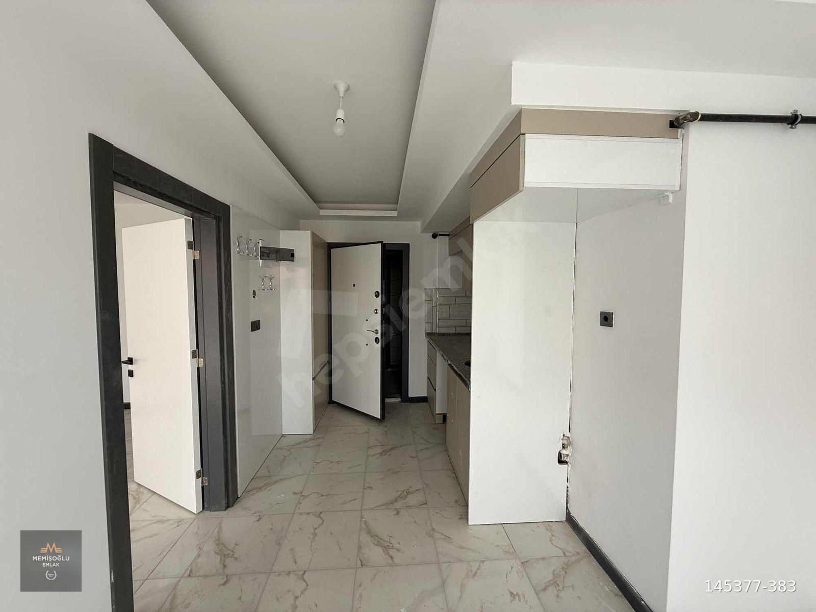 MEMİŞOĞLU EMLAK'TAN SATILIK ÇARŞIDA 3.KAT 1+1 SIFIR APART