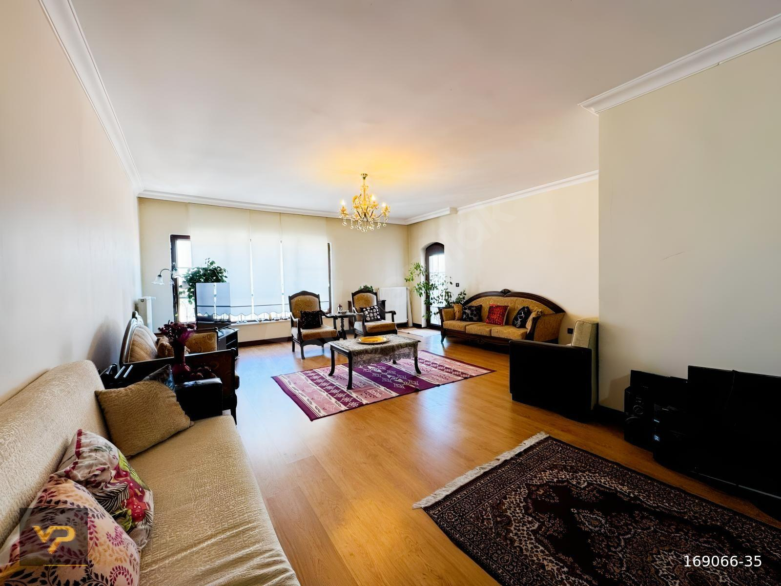 VİP'DEN KORU EVLERİ SİTESİNDE ANA CADDE 7.KAT SATILIK 3+1 DAİRE