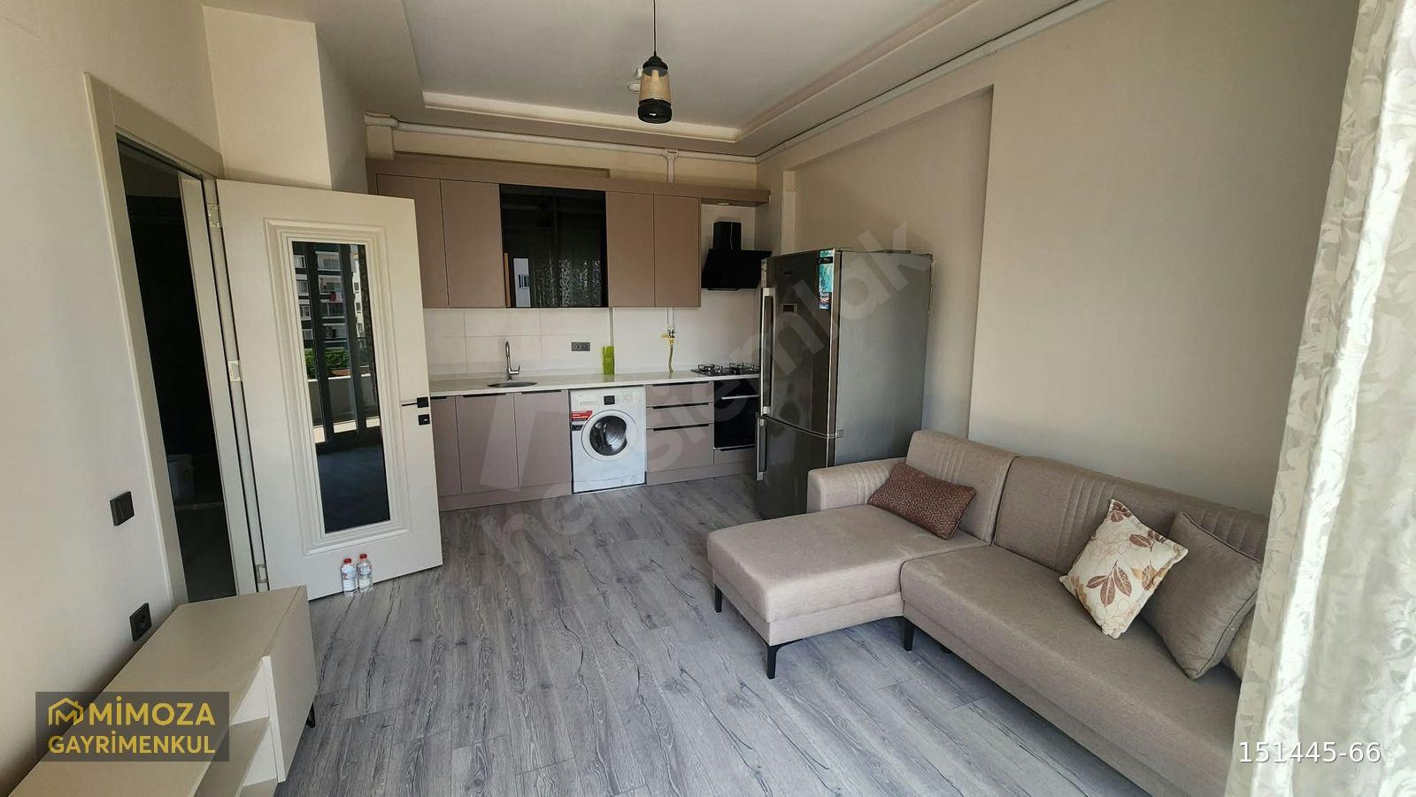 TECE'DE CADDE ÜZERİNDE GENİŞ KULLANIMLI EŞYALI KİRALIK 1+1 DAİRE