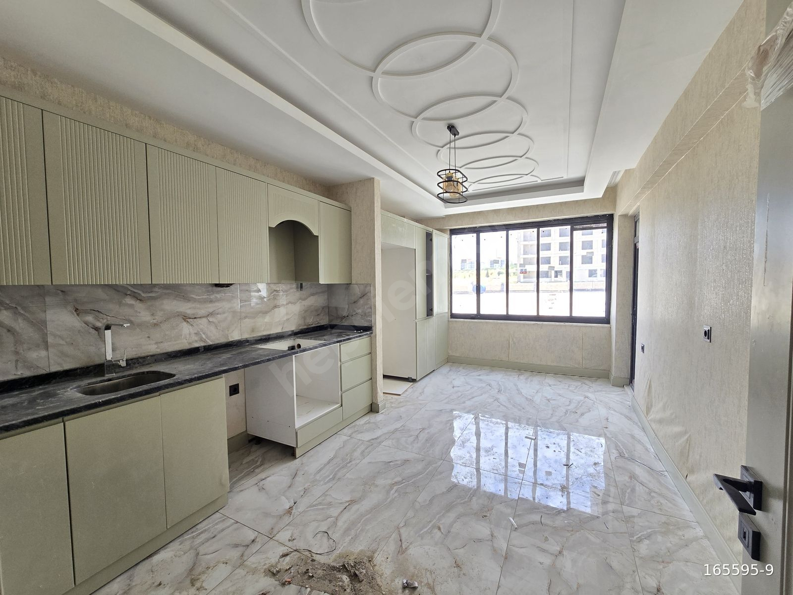 ALPASLAN MAHALLESİNDE OTURUMA HAZIR ÇOK GÜZEL GENİŞ 2,5+1 DAİRE
