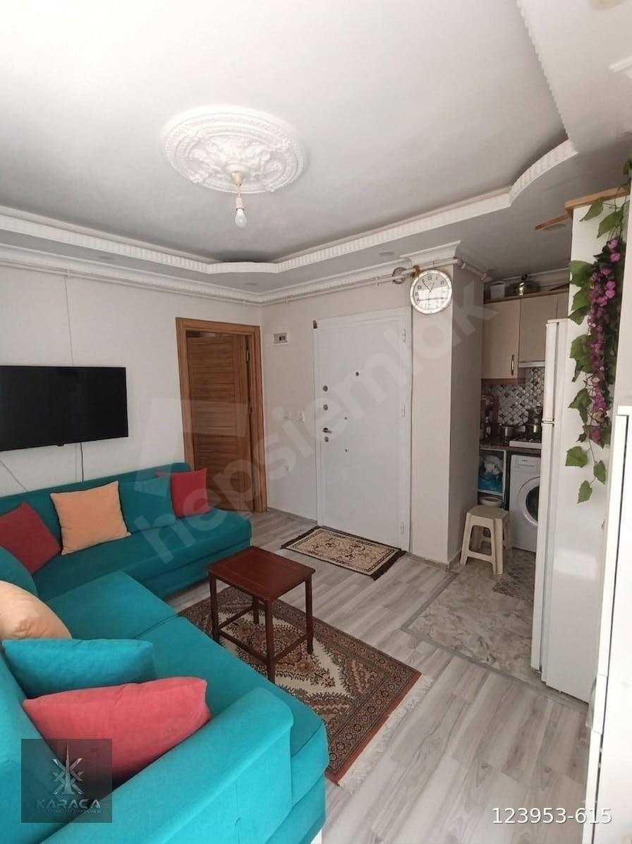 8 YILLIK 1+1 BAHÇE KATI METROBÜSE 5 DK YÜRÜME MESAFESİ