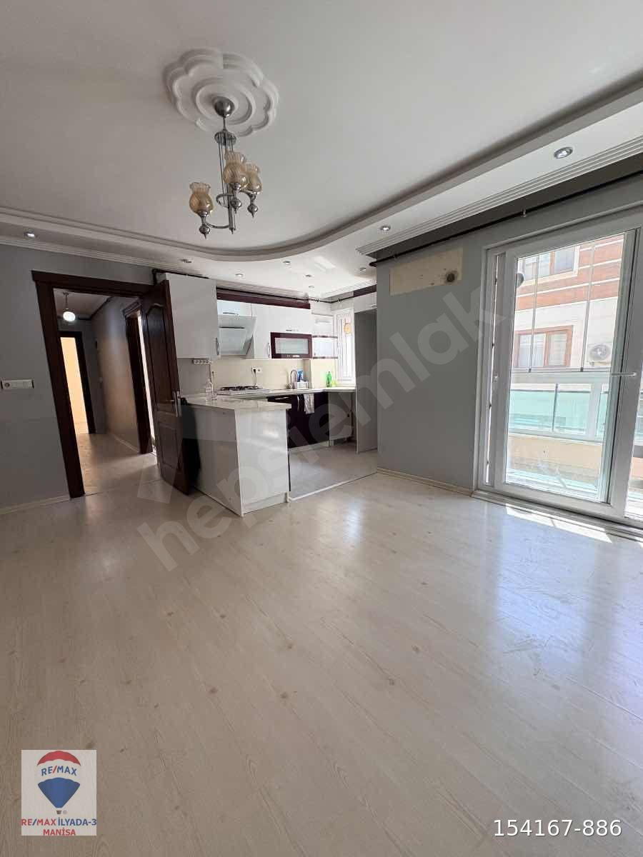 MURADİYE'NİN MERKEZİNDE, HER İHTİYACINIZA YAKIN CAM BALKONLU 2+1 KİRALIK DAİRE