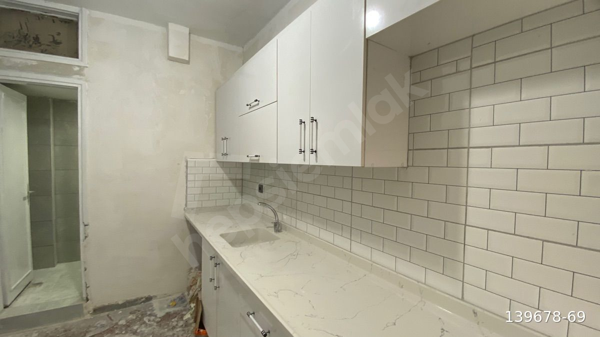 Adana Cemal Gürsel caddesi üzerinde 2+1 içi yenelenmiş kiralık daire