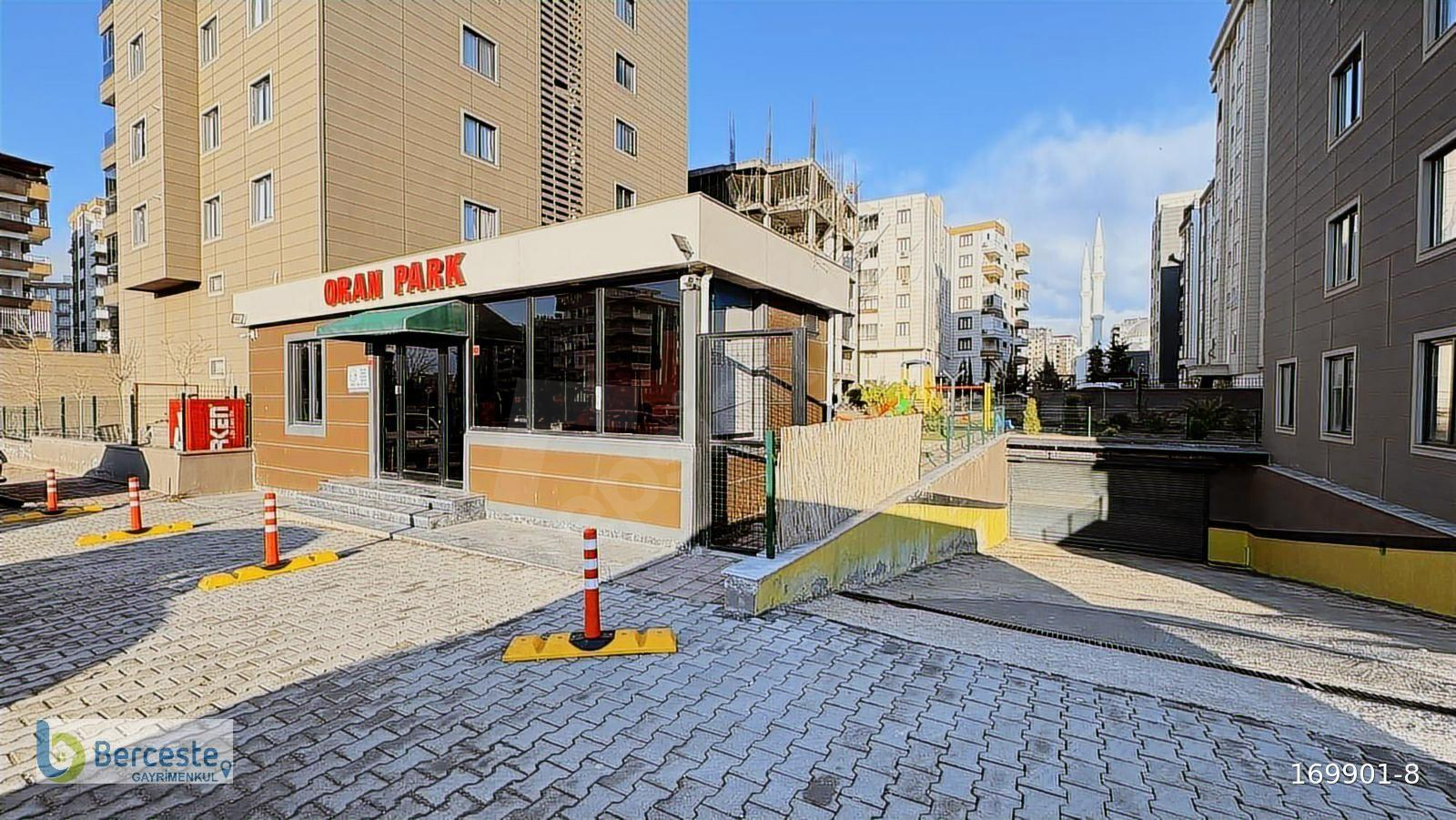 Berceste'den Oran Park'ta Cadde Üzeri 4.Kat Lüks Daire