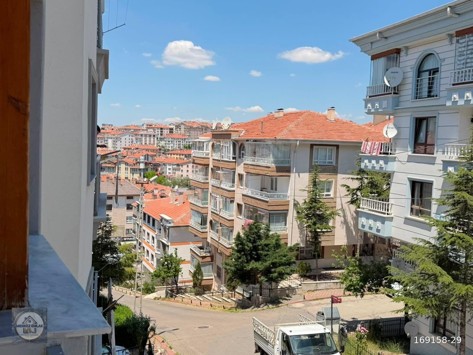 MERKEZ EMLAK'DAN KUŞCAGIZDA ORTA KATTA KÖK TAPU 3+1 FIRSAT DAİRE