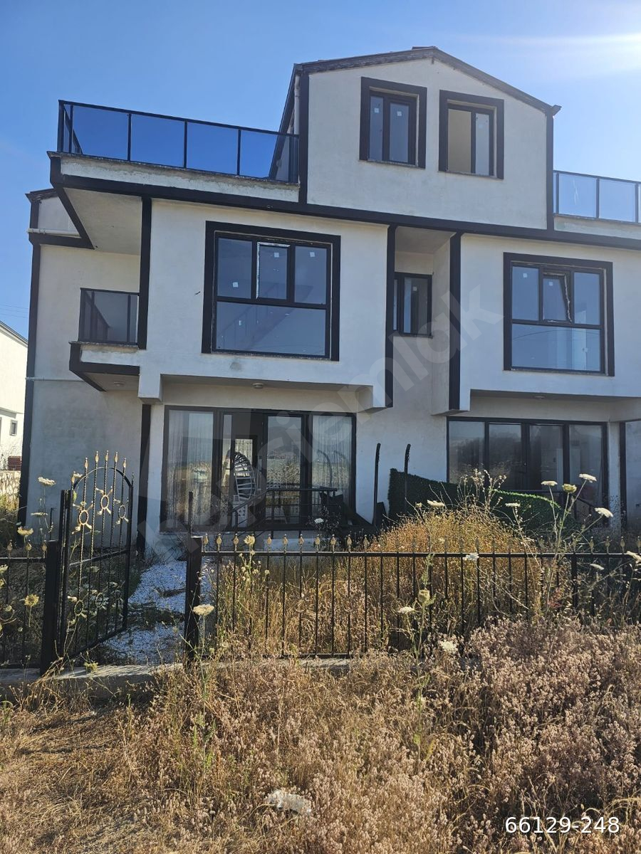 AVŞA ADASINDA DİNÇ HARİTA EMLAKTAN SATILIK 2+1 DAİRE