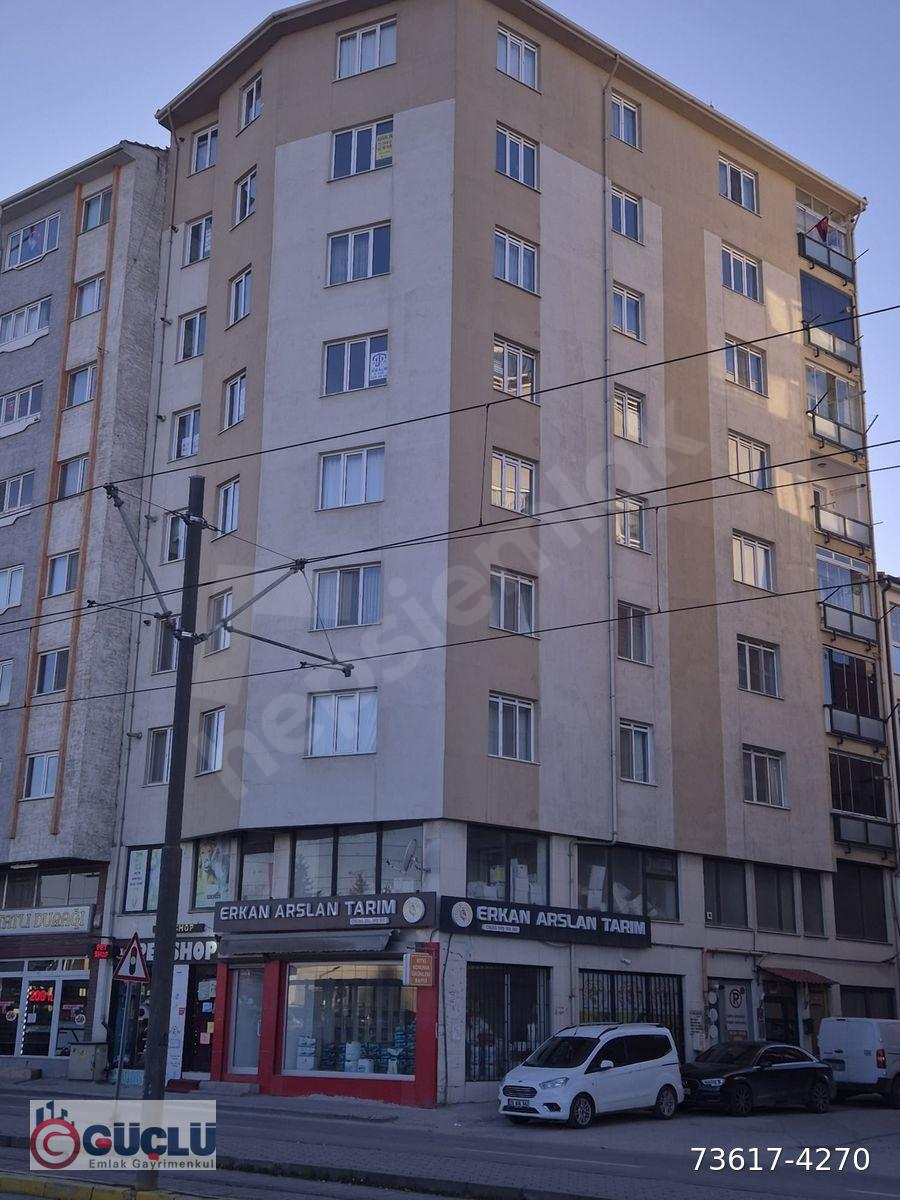 GÜÇLÜDEN GÖKMEYDANDA BAKIMLI ,ARA KAT ,ASANSÖRLÜ 3+1 DAİRE