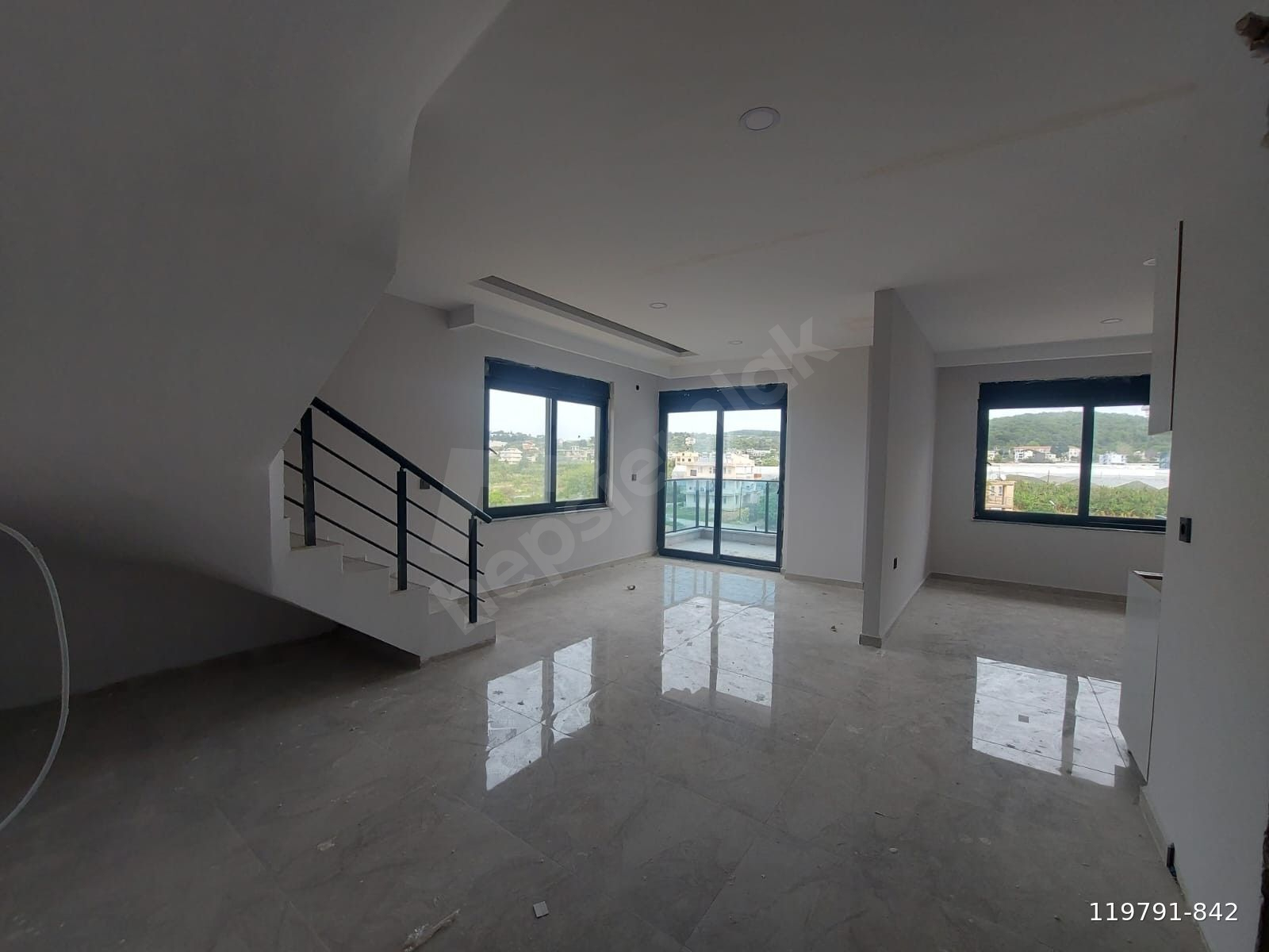ALANYA OKURCULAR A. TÜRKEŞ BULVARI ÜSTÜ DENİZE SIFIR 2,5+1 ARAÇ TAKASLI ACİLLL SATILIK DUBLEKS DAİRE