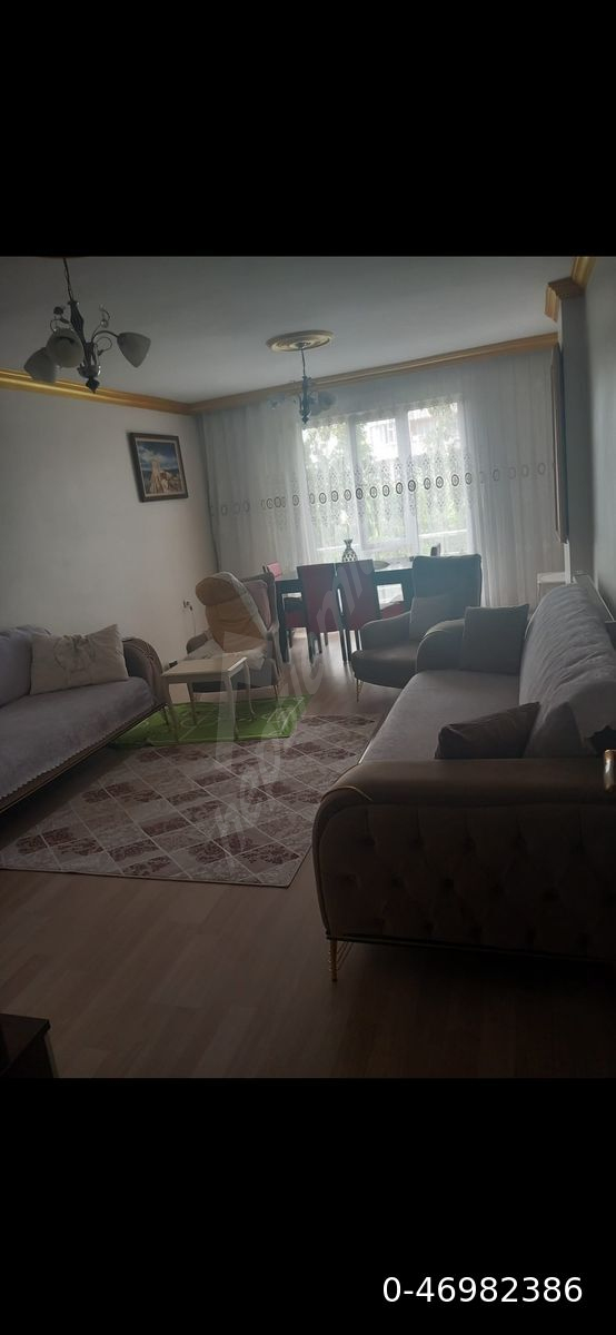 Terzioğlu cadde üzerinde aile aptmanında geniş daire.