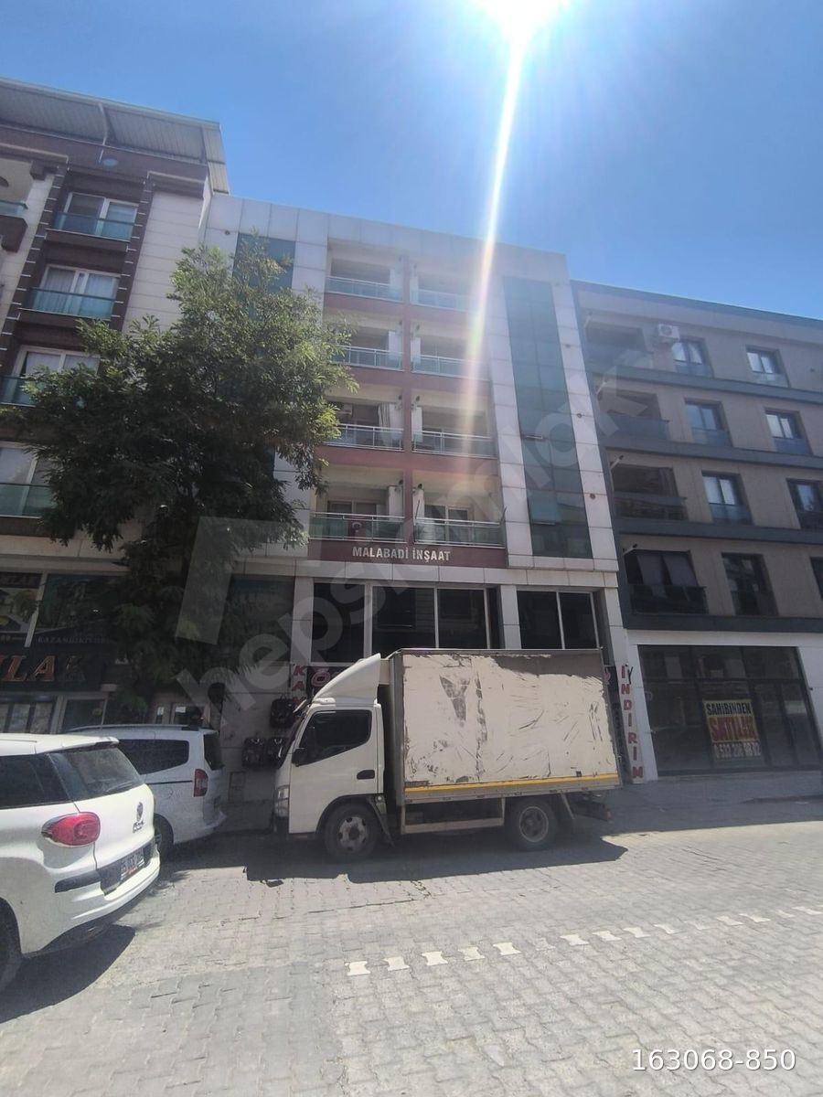 EVONADAN MURADİYE PAZAR YERİ KARŞISI ASANSÖRLÜ 4. KAT 1+1 DAİRE