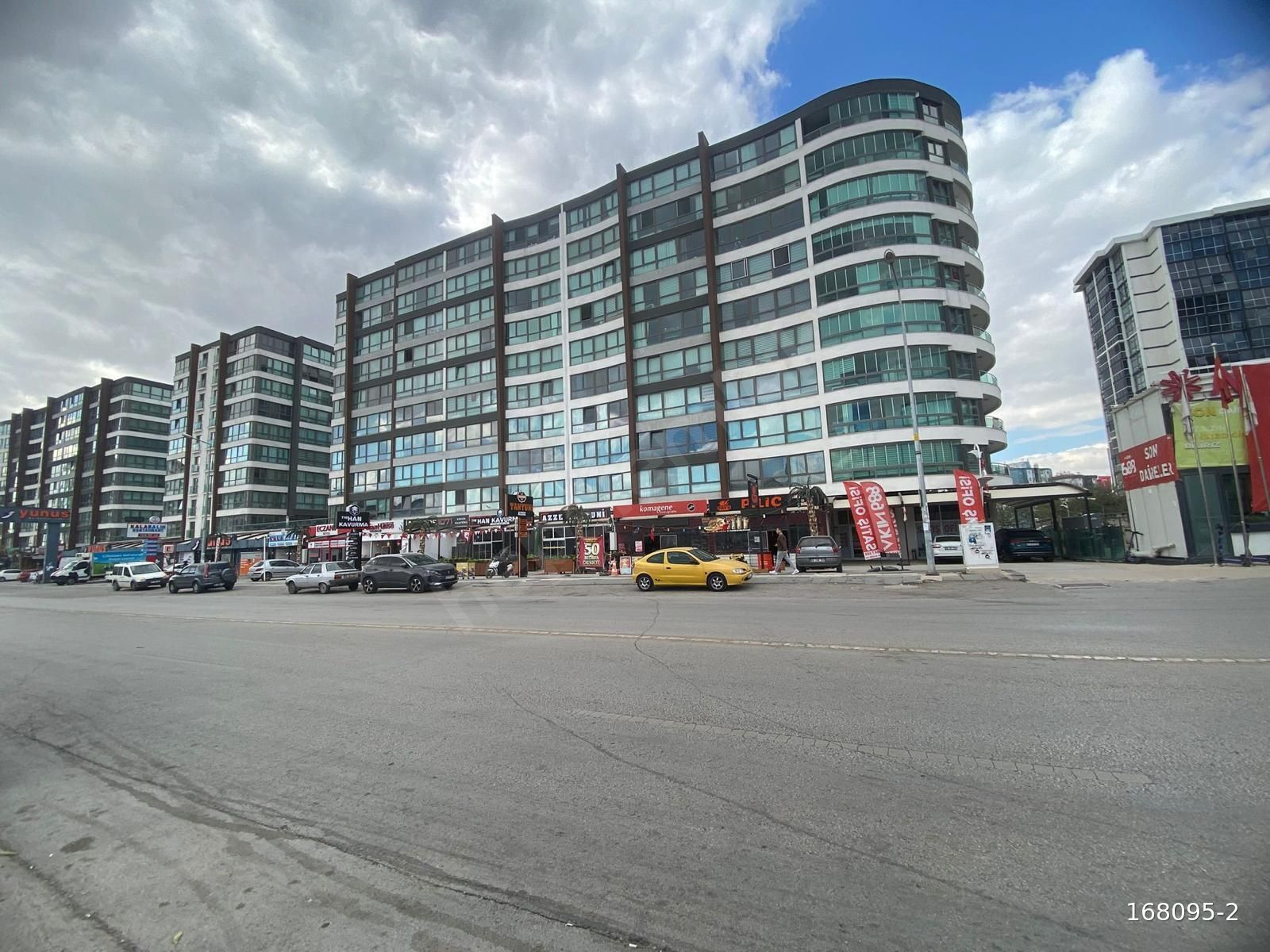 VARDAR GAYRİMENKUL'DEN AKIN 688 SİTESİNDE BOŞ 1+1 SATILIK DAİRE