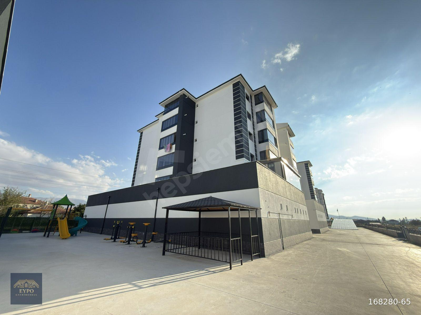 KARAMAN YOLU ÜZERİNDE 2+0 BÜYÜKLÜĞÜNDE SATILIK SIFIR 1+1 FIRSAT DAİRE