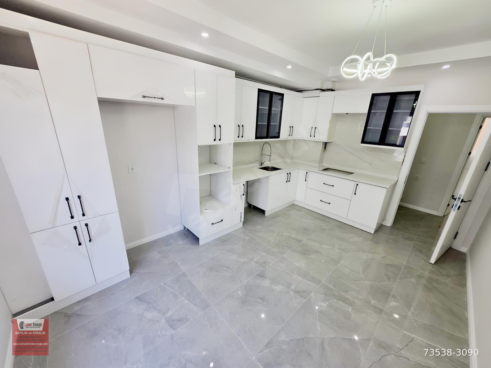 ESKİŞEHİR ÇAMLICA MAHALLESİNDE SATILIK 3+1 135m2 SIFIR DAİRE