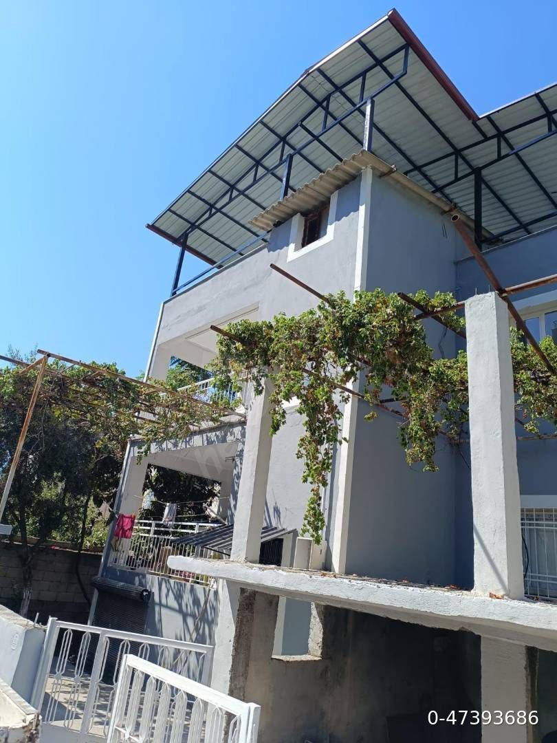 Bahçeli müstakil teraslı 2.kat daire