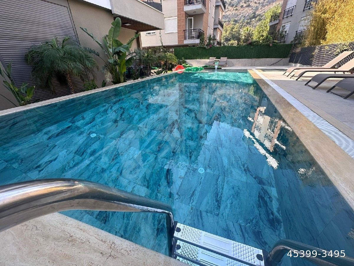 Konyaaltı hurmada eşyalı havuzlu kapalı otoparklı doğalgazlı 2+1 lüks kiralık daire