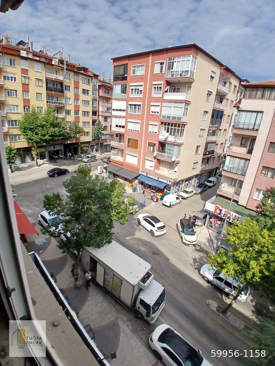 MERKEZDE ANA CADDE ÜZERİ KİRALIK GENİŞ 3+1 DAİRE