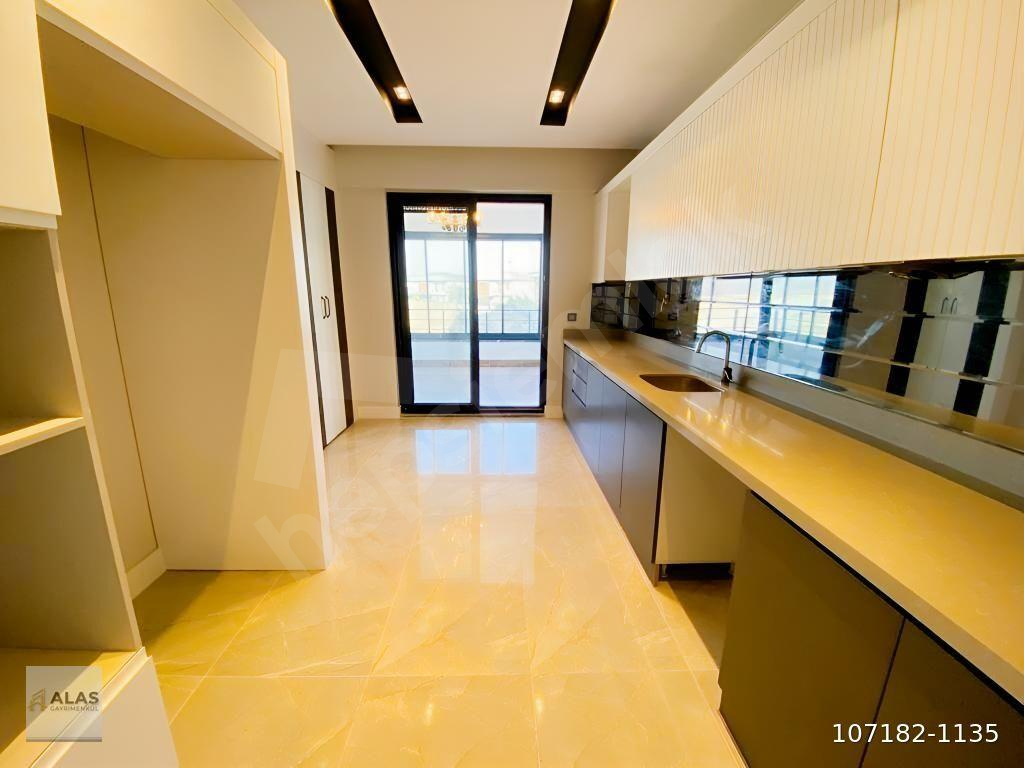 BEŞTEPEDE YÜKSEK KONUMDA MODERN SİTE İÇERİSİNDE2+1 SATILIK DAİRE