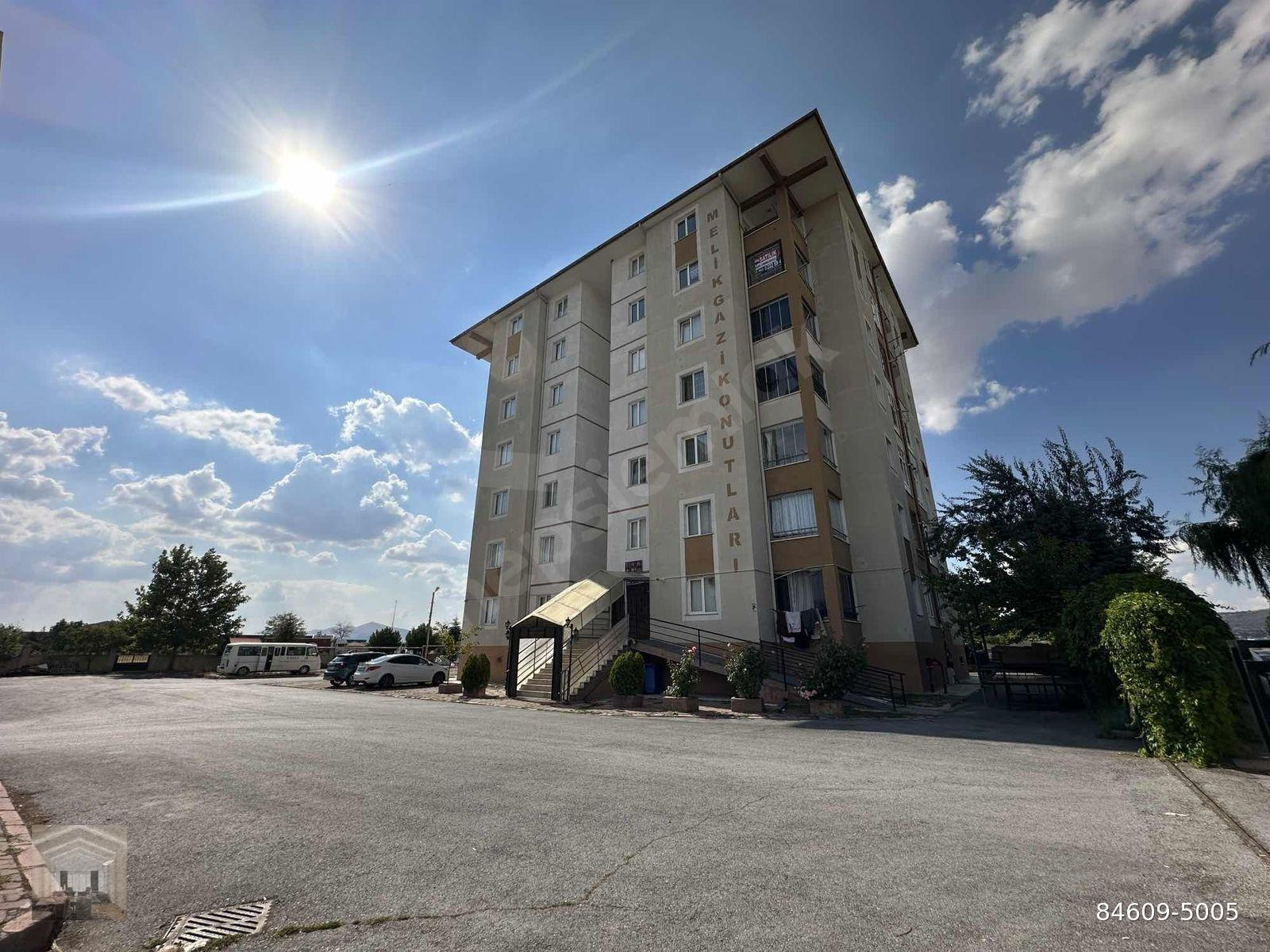 ANBAR MAH.ÖNÜ AÇIK MERKEZİ SİSTEM SATILIK 2+1 ARAKAT DAİRE