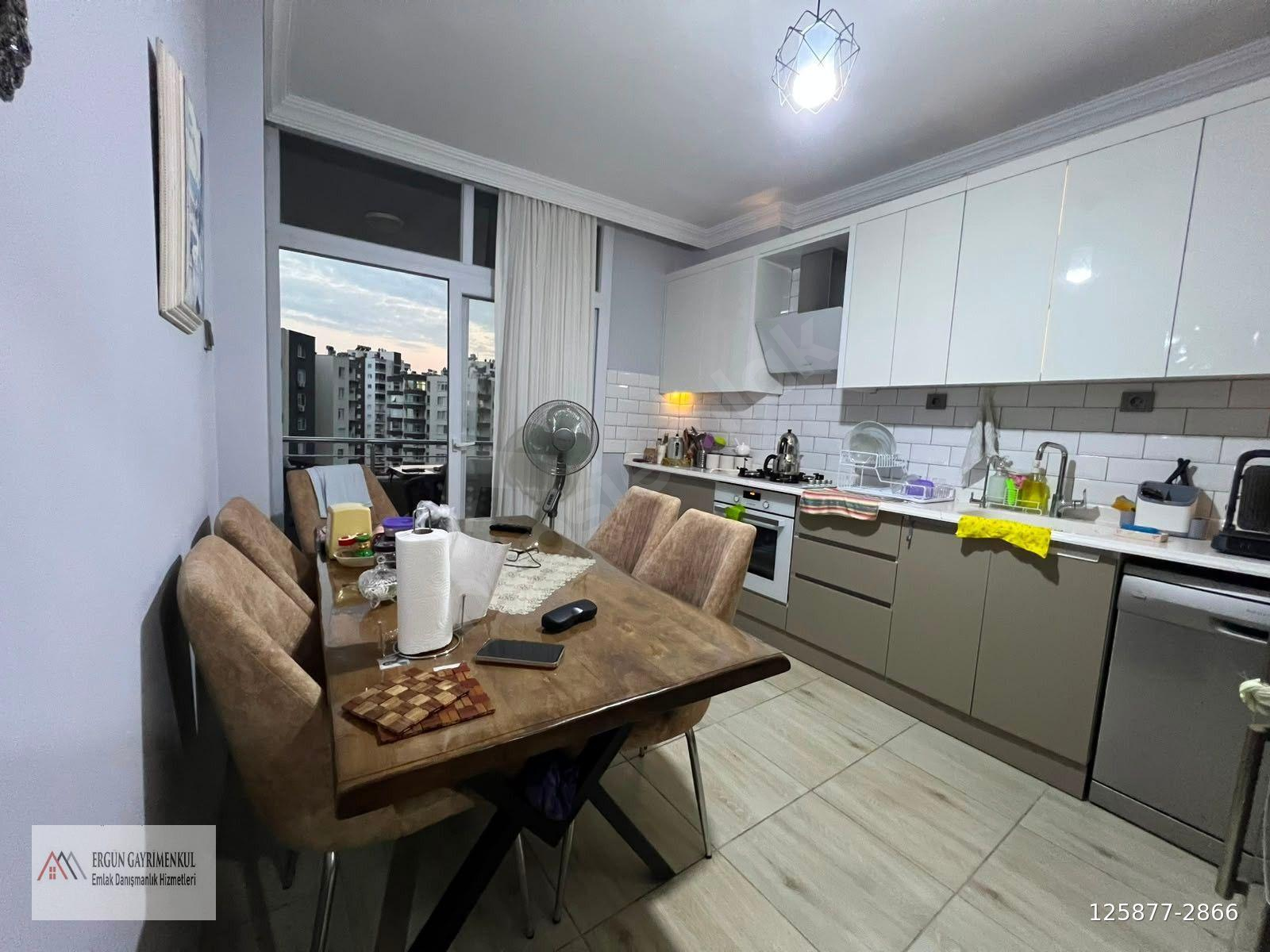 ERGÜN'DEN TECEDE GENİŞ OTURUM 2+1 FERAH DAİRE