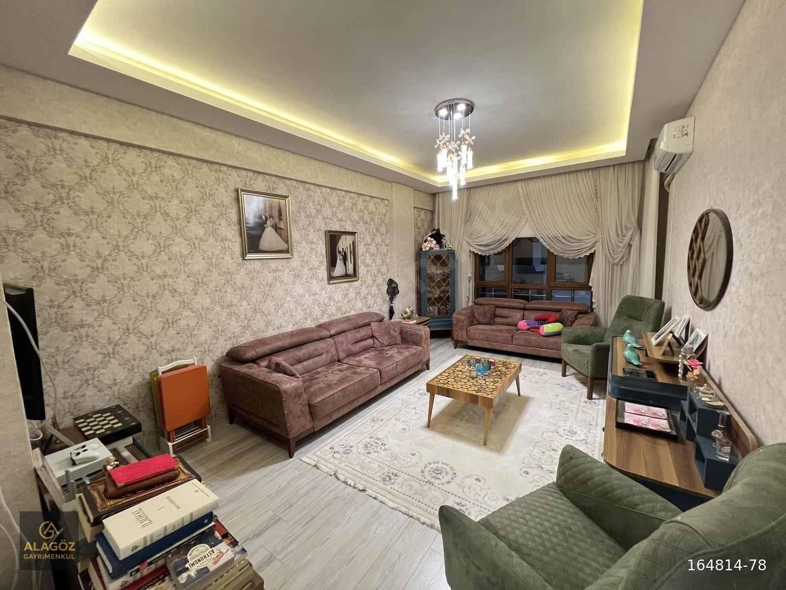 YEDİTEPE MAH KAPALI OTORPAKLI TRANVAYA YAKIN 2+1 GENİŞ DAİRE