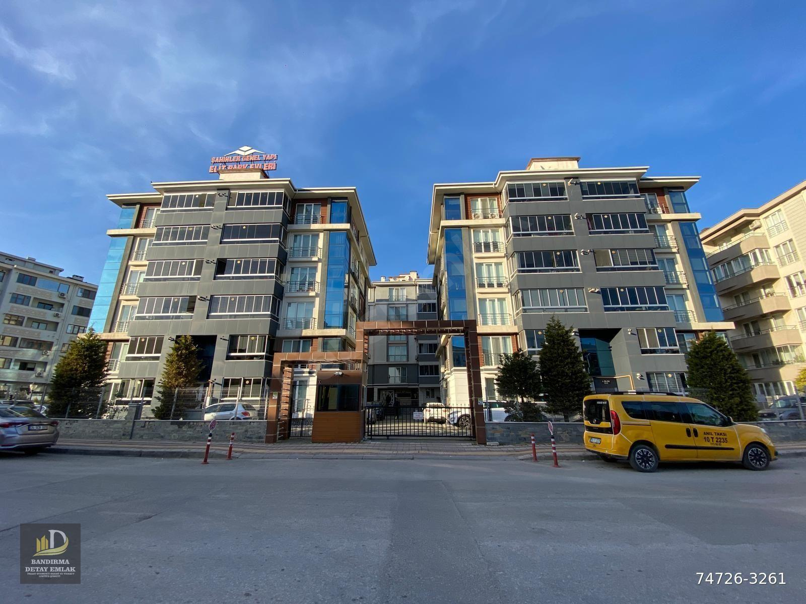 PAŞAKENT MAH SİTE İÇERİSİNDE 4+1 ARA KAT 170m2 SATILIK DAİRE