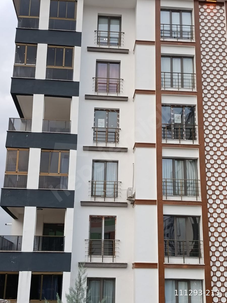 SATILIK YERİNDE DÖNÜŞÜM 3+1 DAİRE ARAKAT 100.YIL PARKI YANI BOSTANBAŞI YOLU