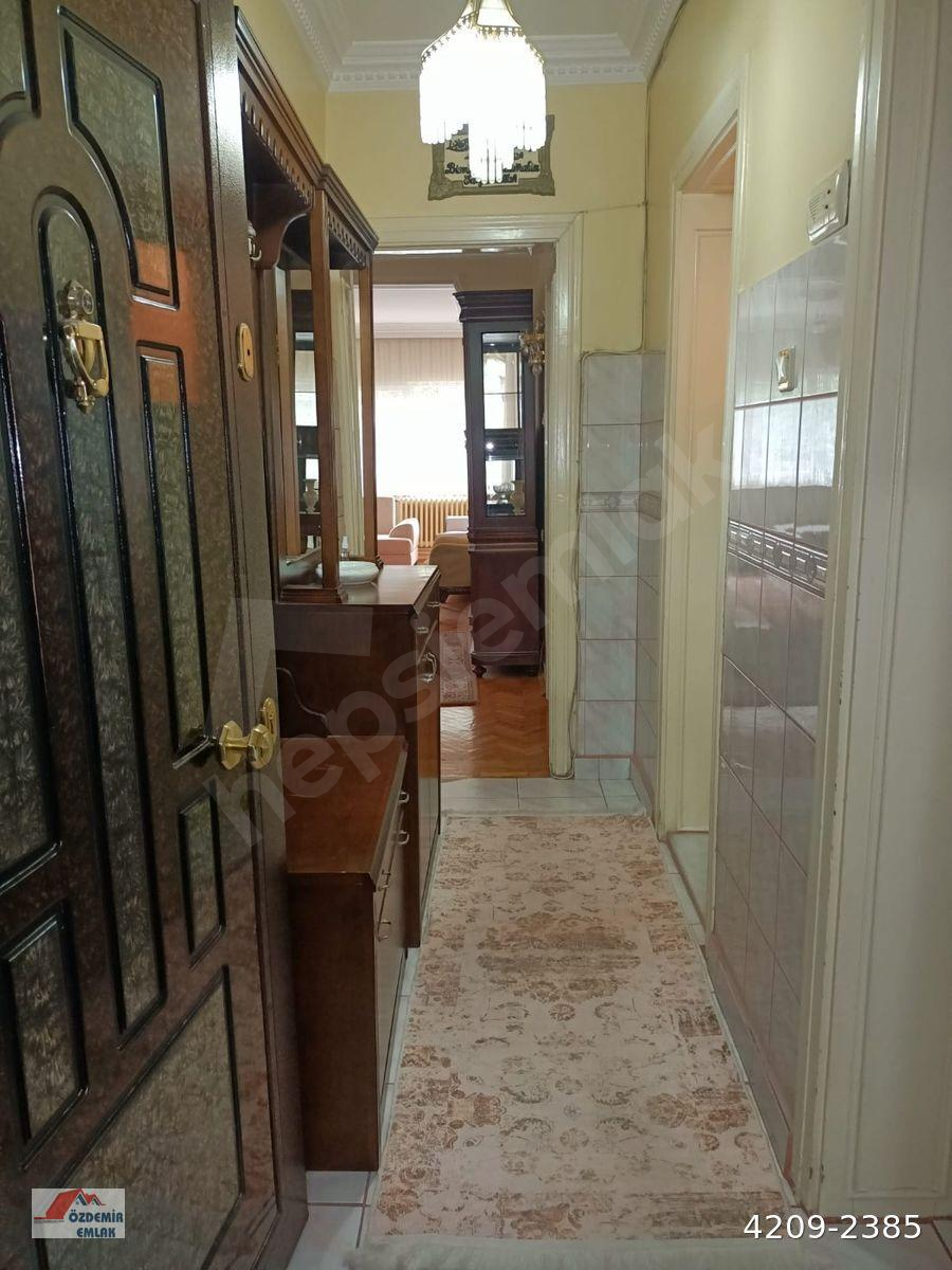 EMEK ÖZDEMİR EMLAKTAN BAKANLIKLARA YAKIN ARAKAT ÖN KOMBİLİ EŞYALI 2+1