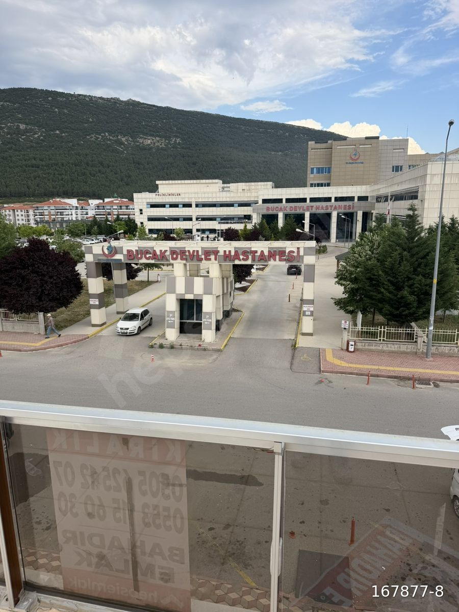 BUCAK DEVLET HASTANESİ KARŞISI KİRALIK APART