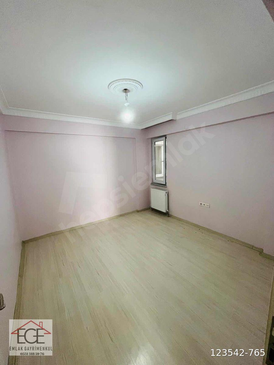 EGE EMLAKTAN ÇARŞI MERKEZDE KİRALIK 3+1