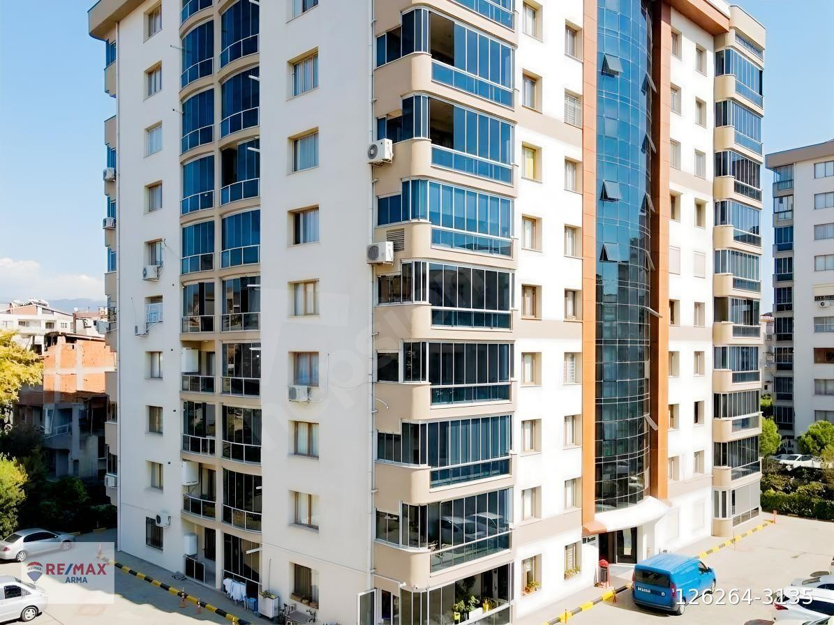 BUCA'DA HAVUZLU SİTEDE 3+1,150 M² NET,EBEVEYN BANYOLU