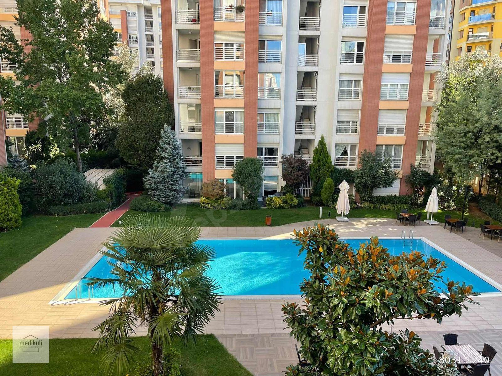 Ataşehir 7000A'da Alçak Kat Satılık 4+1 Daire