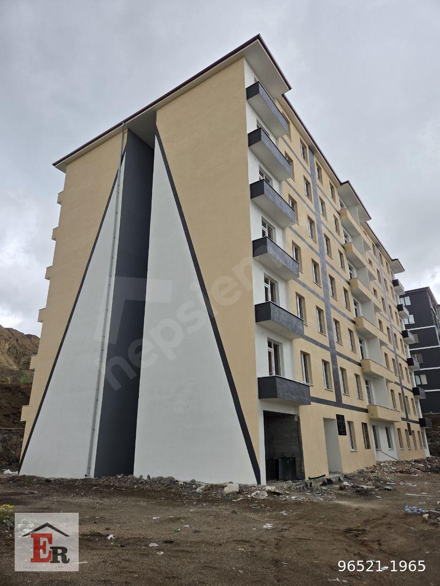 KONUT ER EMLAKTAN ÜNİVERSİTE YOLU ÜZERİ SATILIK SIFIR 2+1 DAİRE