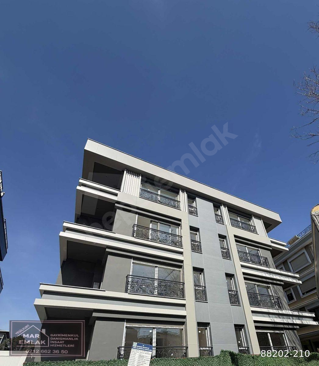 MAR EMLAK'TAN YEŞİLYURTTA GENİŞ BAHÇELİ 75 M2 BRÜT 2+1 BAHÇE KAT