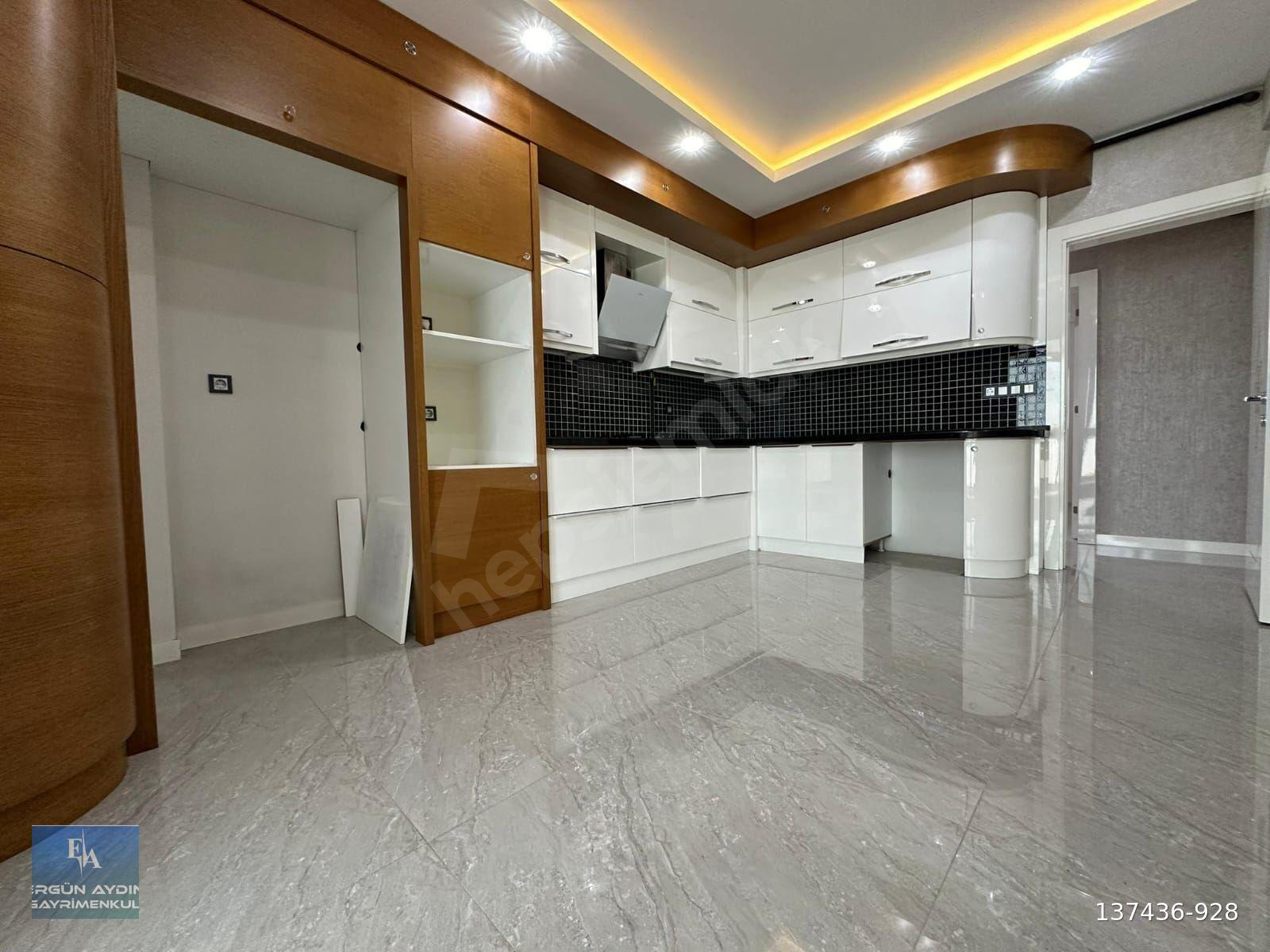 ERGÜN AYDIN'DAN Yenişafak'da Havuzlu 3+1 170m2 Arakat Lüx Daire
