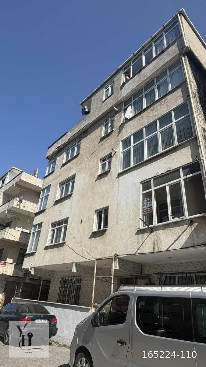 ARAKAT BALKONLU AYRI MUTFAKLI MERKZİ KİRALIK