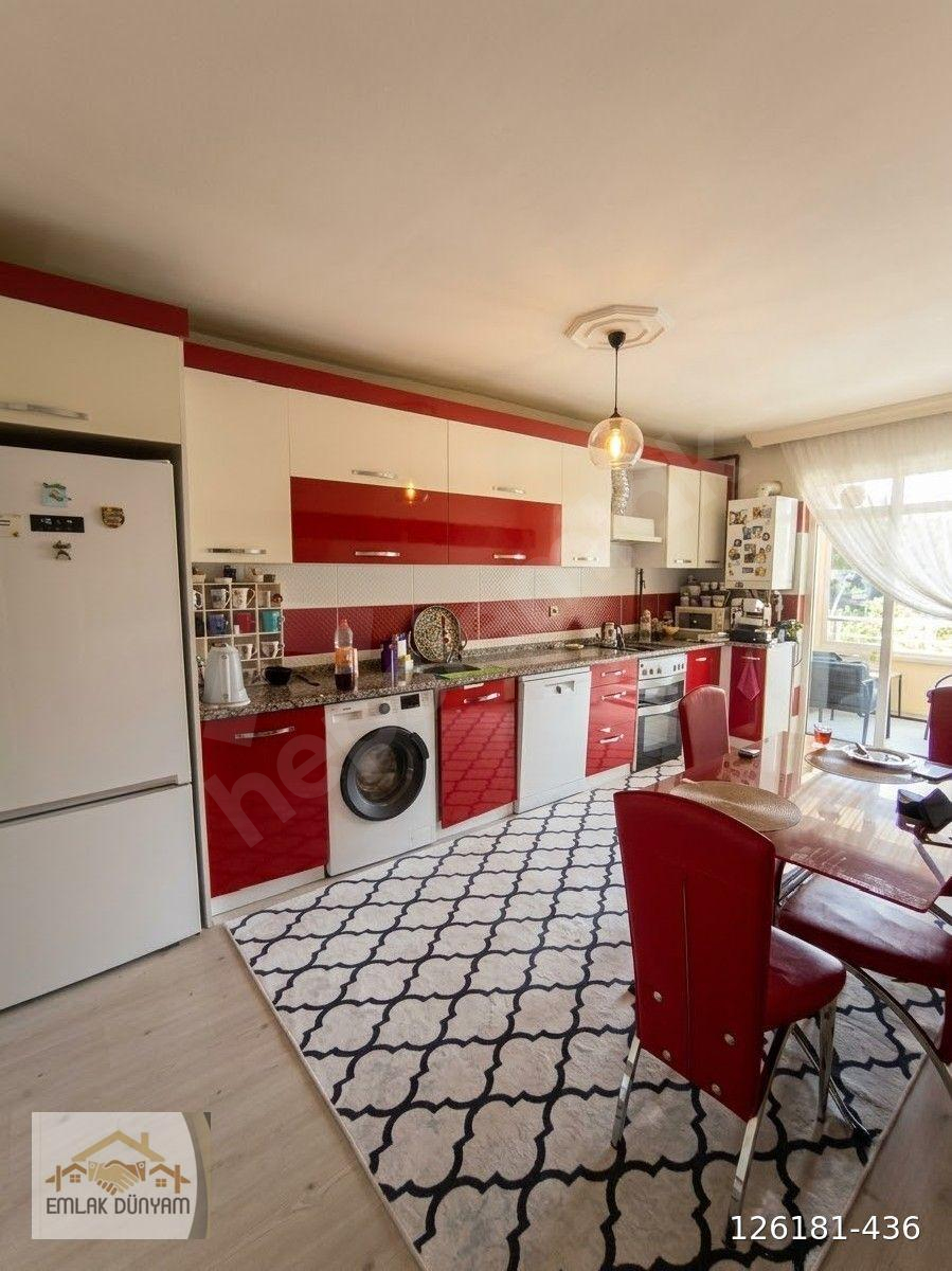 ÇÖMLEKÇİ MAH.CADDE ÜZERİNDE SATILIK 170M2 İÇİ FULL YAPILI 3+1 DAİRE