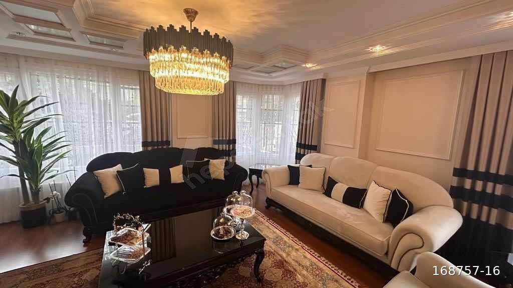 FLORYA ŞENLİKKÖY'DE 4+1 BAHÇE KATI SATILIK DAİRE