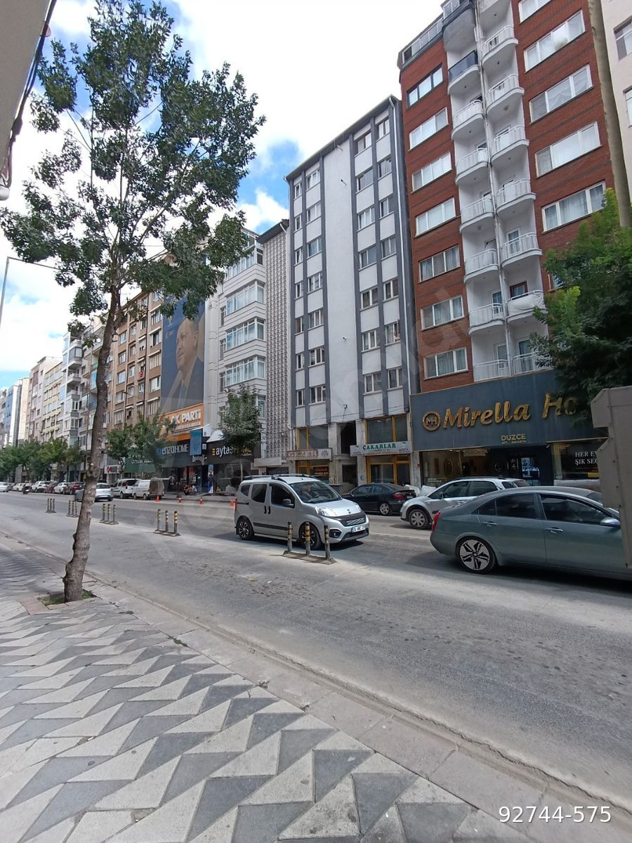 ESKİŞEHİR ODUNPAZARI YUNUSEMRE CADDESİ ÇARŞI MERKEZİNDE 3+1 TEMİZ BOYALI UYGUN FİYATLI KİRALIK DAİRE