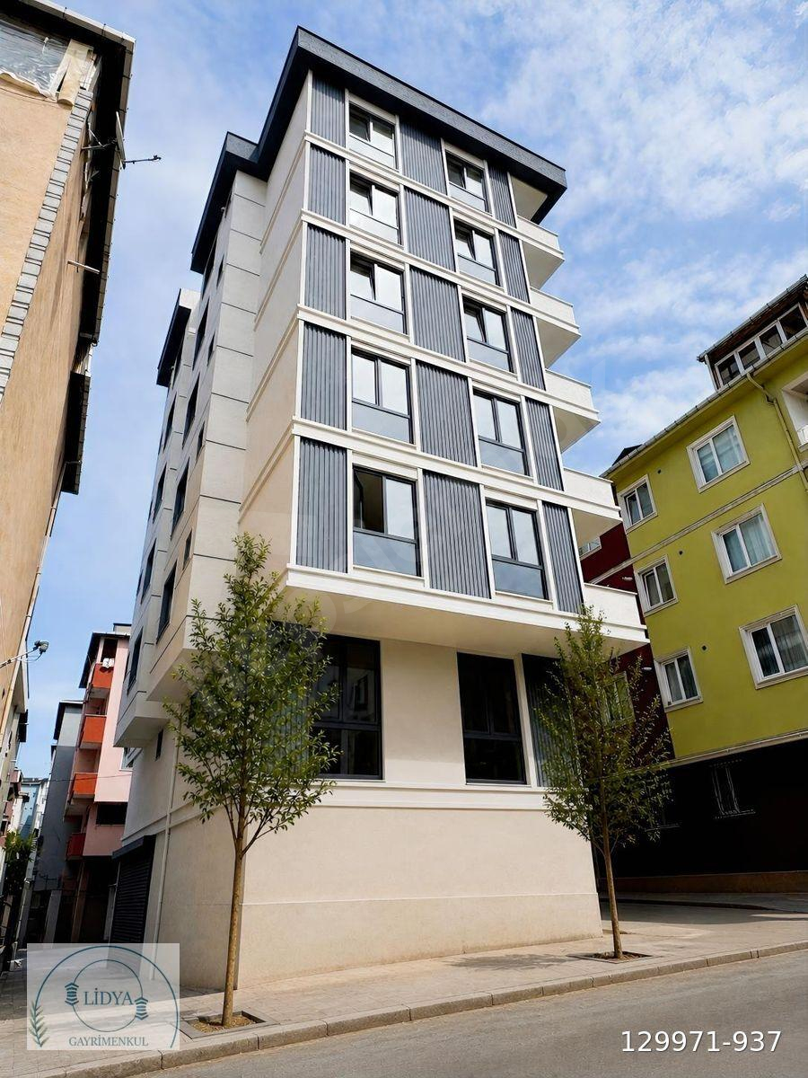 KAYIŞDAĞI MH. MERKEZİ LOKASYON SIFIR BİNADA SIFIR ARA KAT 2+1