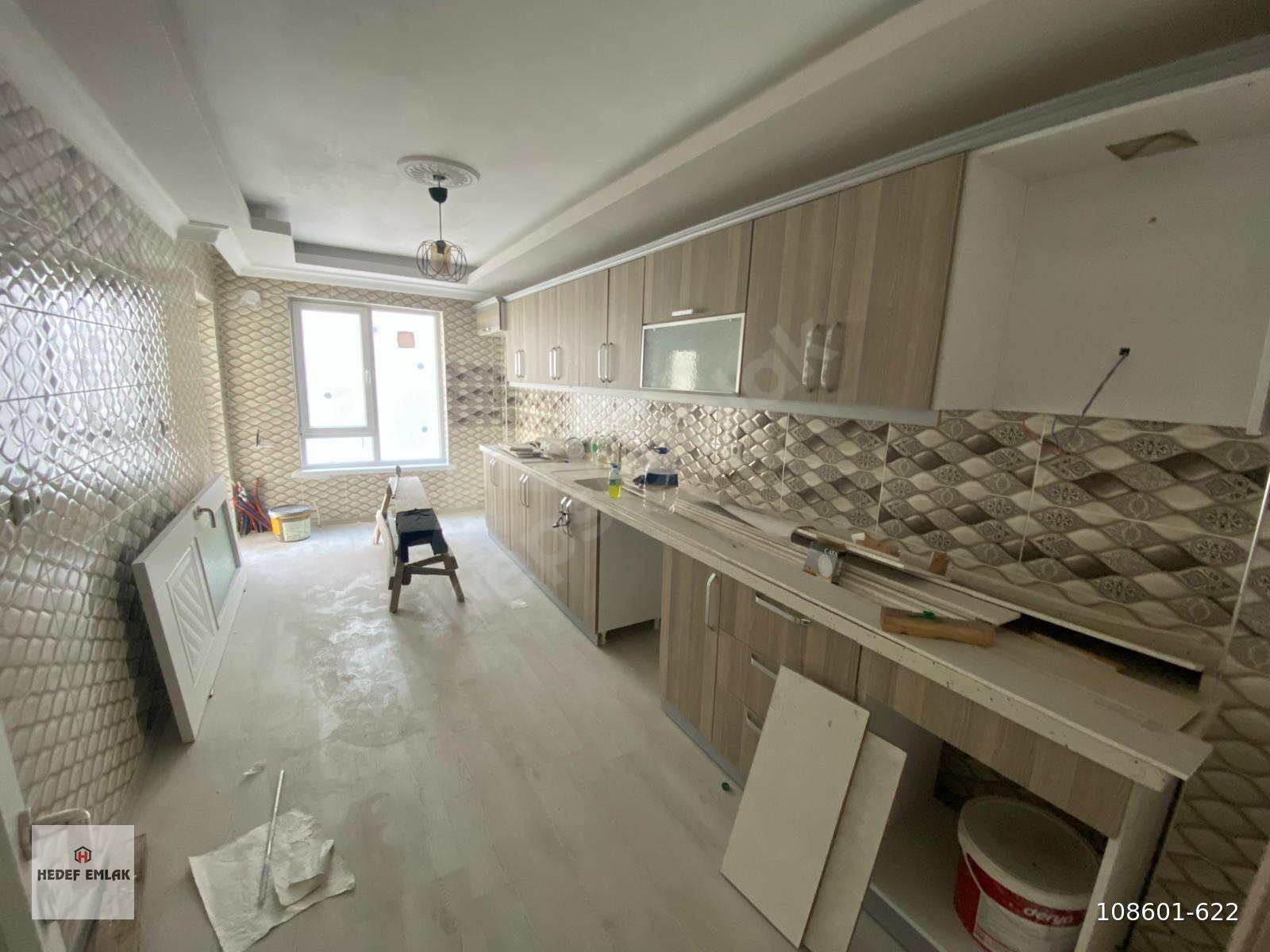 HEDEF EMLAK AYRICLIĞIYLA 3+1 KAT. EBEVEYN BANYO,KİLERLİ M2 GENİŞ