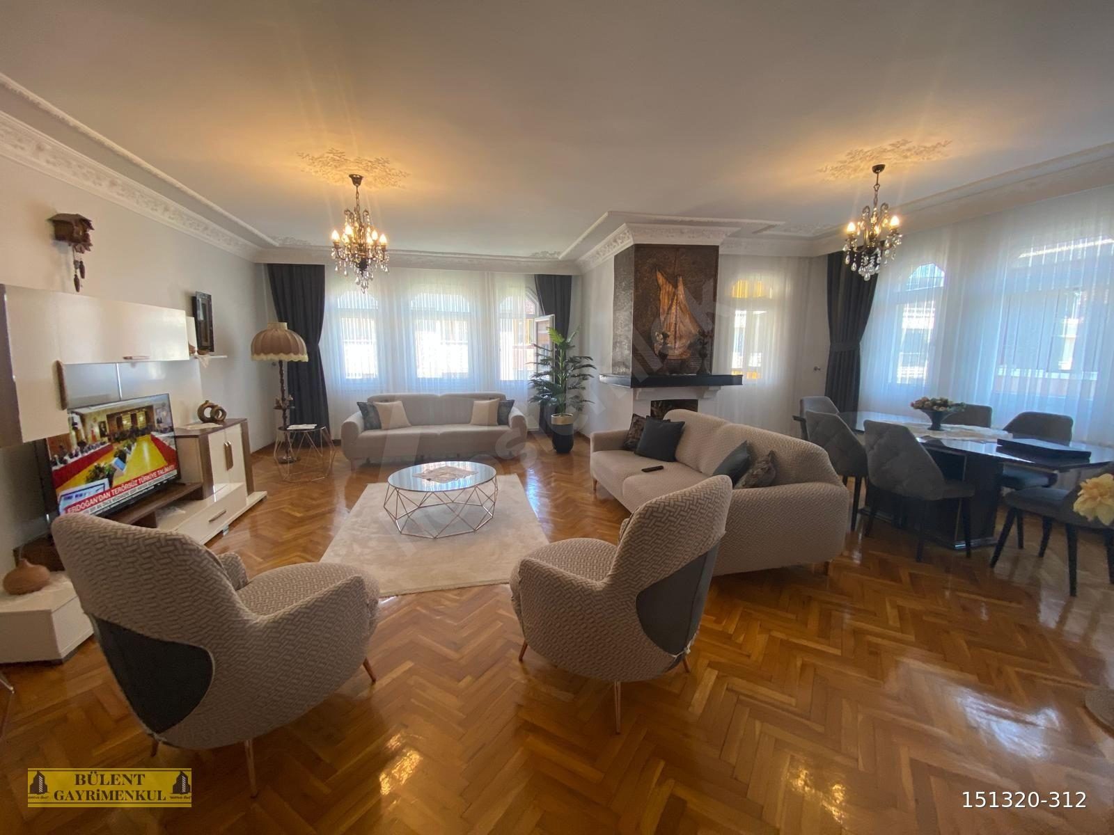 BAHÇELİEVLER ÖĞRETMENLER EVİ YAKINI 300 M² DUBLEKS 5+2