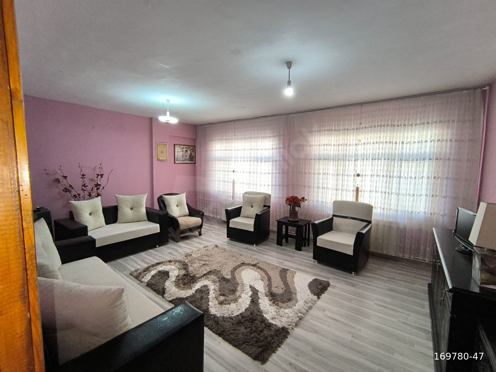 MUHTEŞEM KONUMDA HEM YATIRIMLIK HEM OTURMALIK 180 M2 3+1 DAİRE