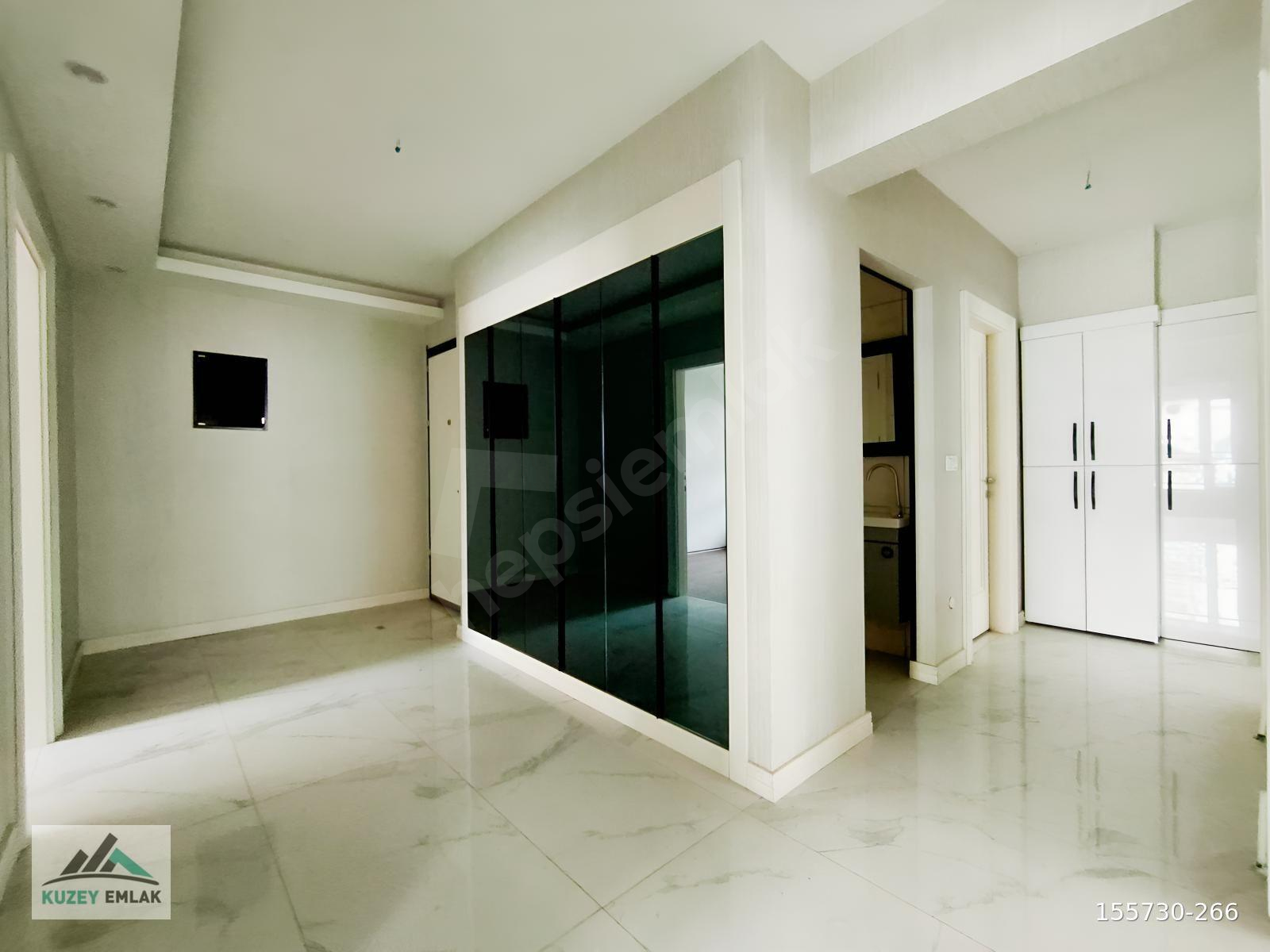 EBEVEYN BANYOLU-GİYİNME ODALI 3+1 LÜKS DAİRE