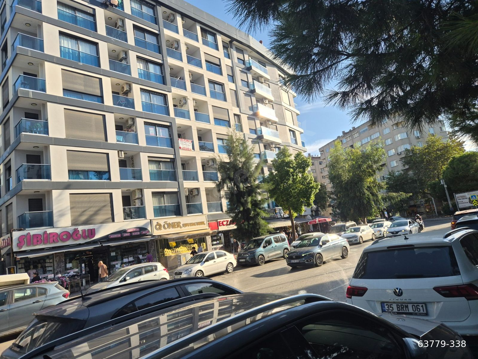 BORNOVA ÖZKANLAR MERKEZDE SİTE İÇİNDE 1+1