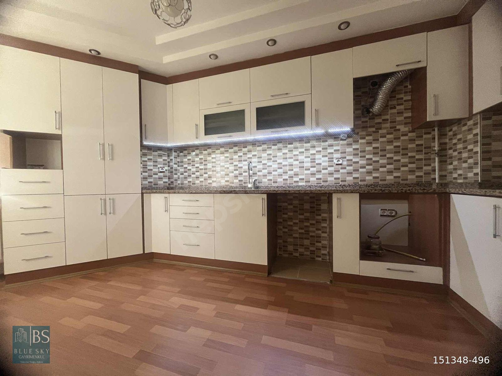 YENİŞAFAK GÜL MEYDANI ALTINDA GENİŞ SATILIK 3+1 ARAKAT DAİRE