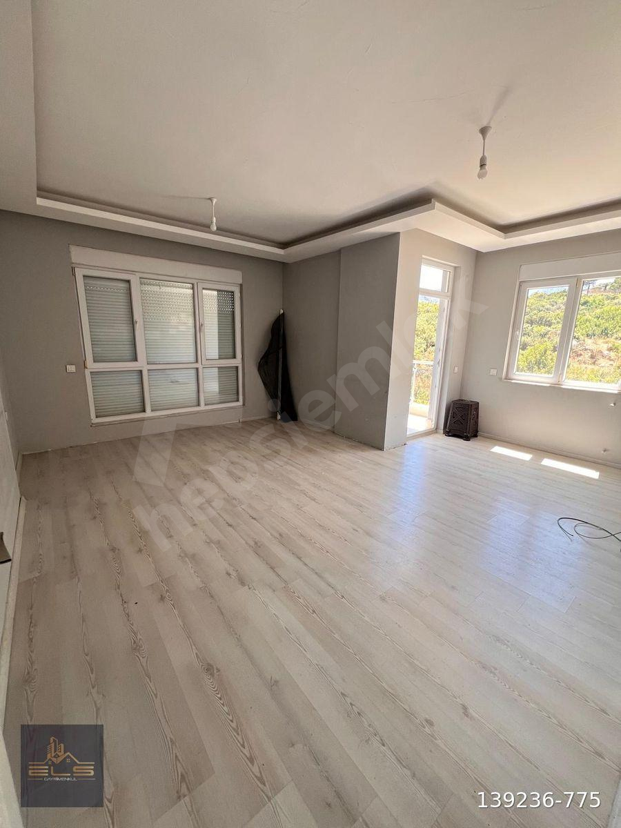 HURMA MH HAVUZLU SİTEDE 2+1 AYRI MUTFAKLI MANZARALI KATTA DAİRE