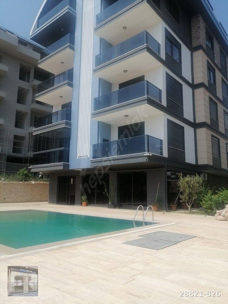 Alanya merkez Oba mahallesinde satılık 1+1 havuzlu daire